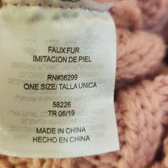 Pale Pink CableKnit Faux Fur Pom Knit Beanie One Size - Picture 5 of 5